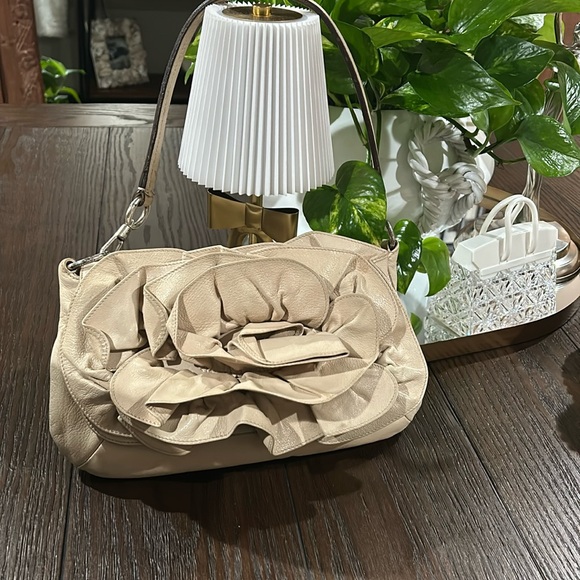 Yves Saint Laurent Handbags - Yves Saint Laurent Should Bag